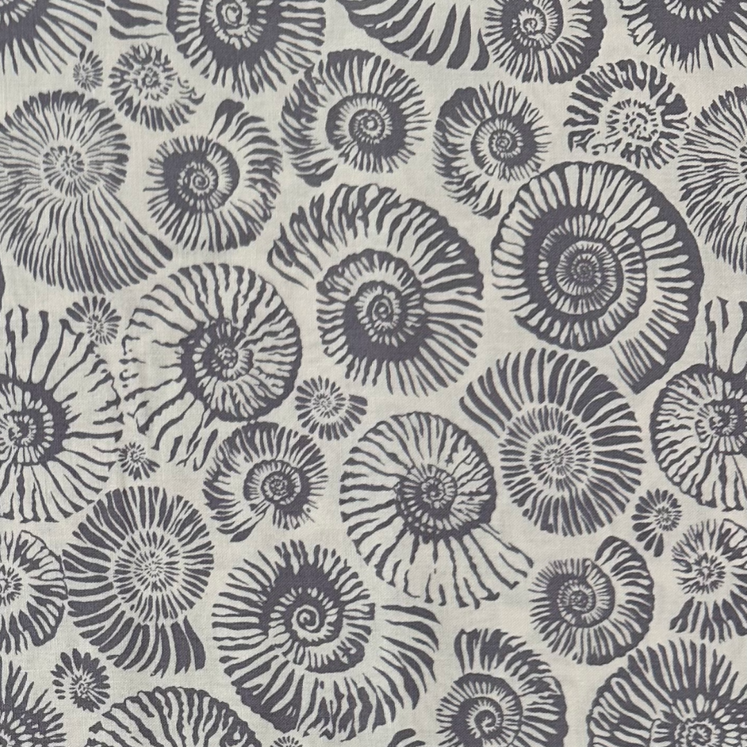 PWSL068 | Tessuto Americano Philip Jacobs in Cotone 110 cm | Grey Ammonites